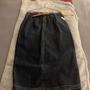 Two Pocket Denim Skirt With a Belt
